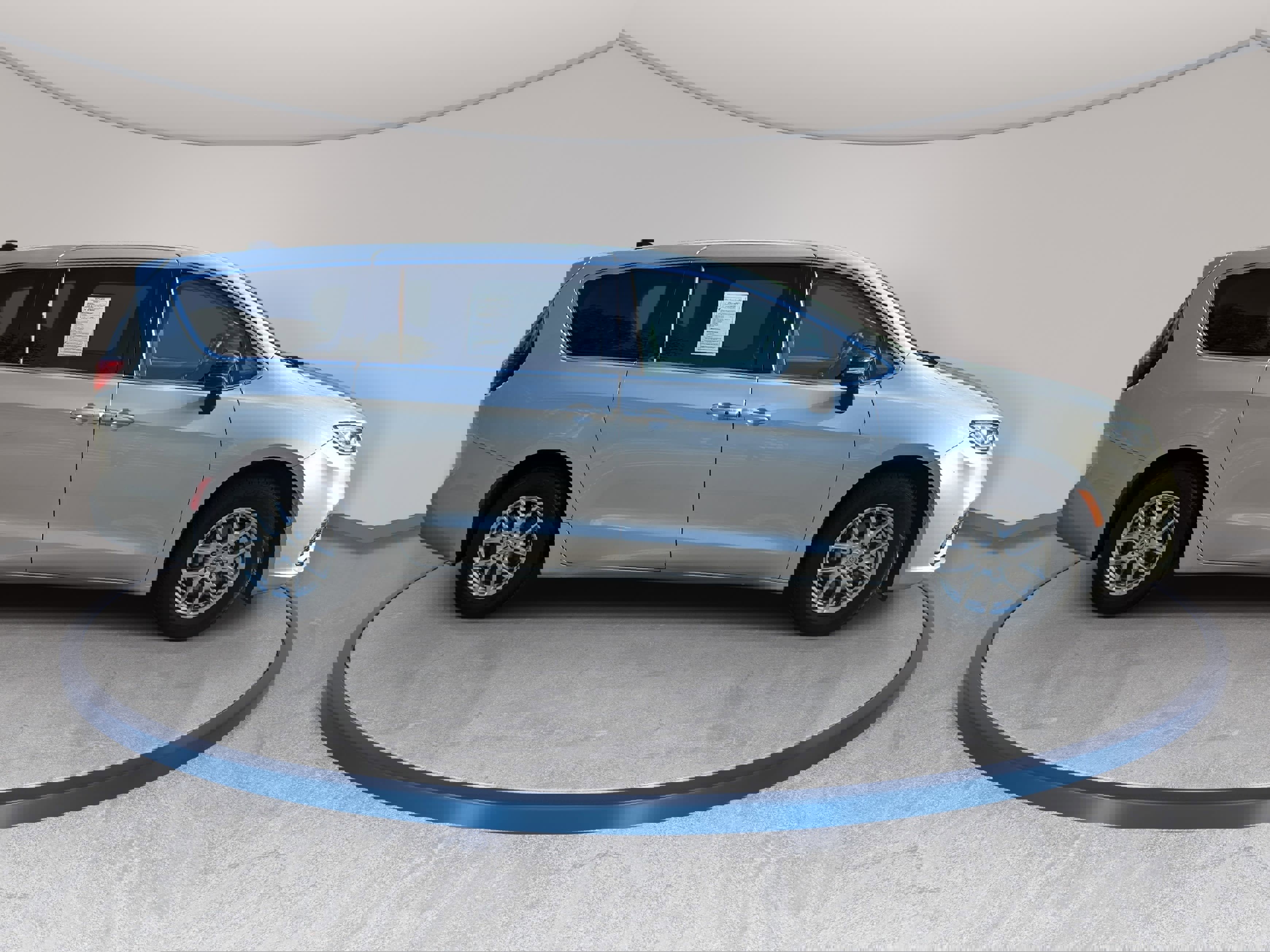 Used 2024 Chrysler Pacifica Touring-L image 4