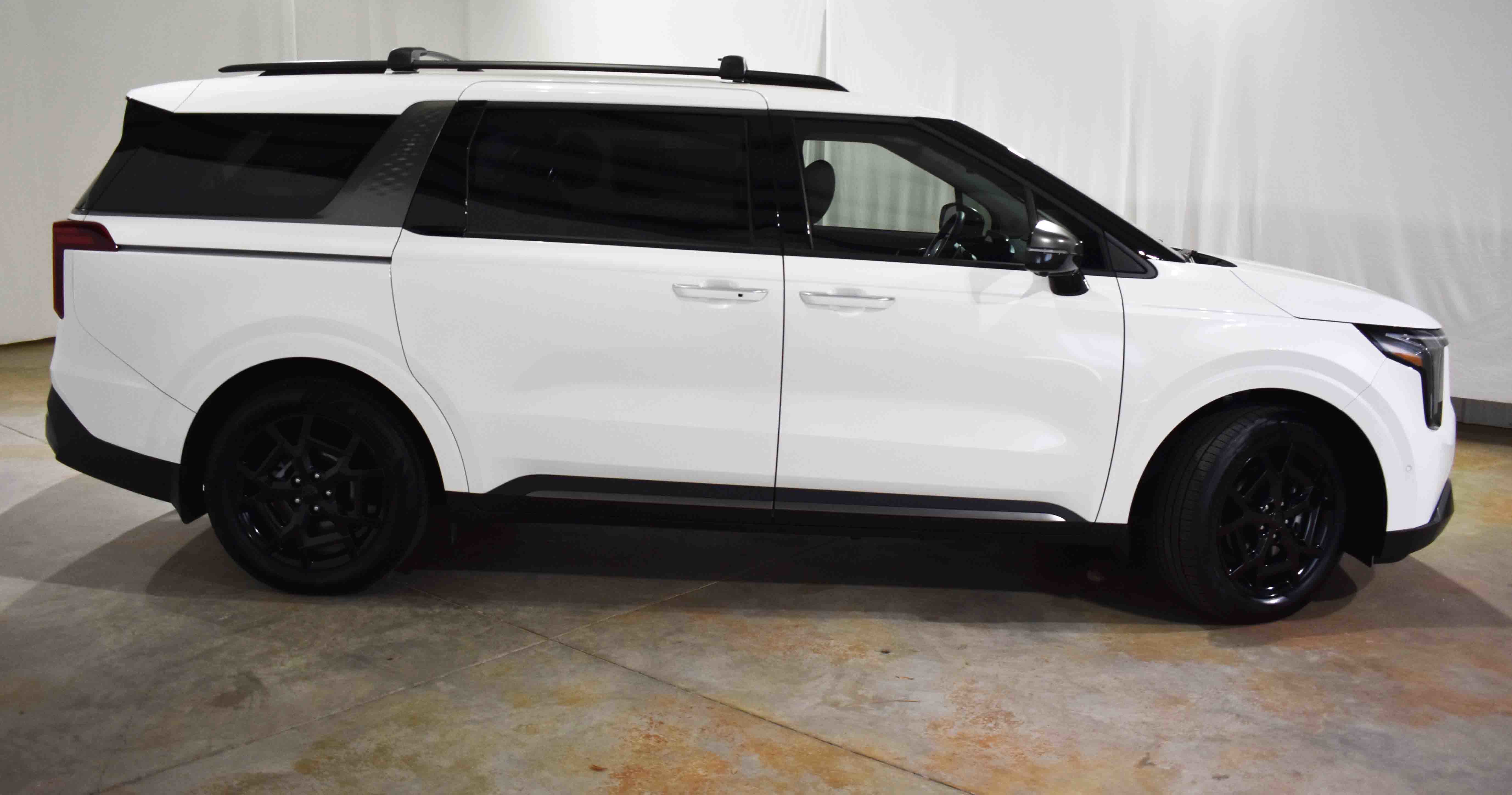 Used 2025 Kia Carnival SX Prestige image 10