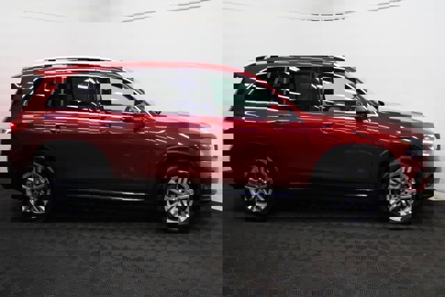 Used 2021 Mercedes-Benz GLB 250 4MATIC w/ Premium Package image 4