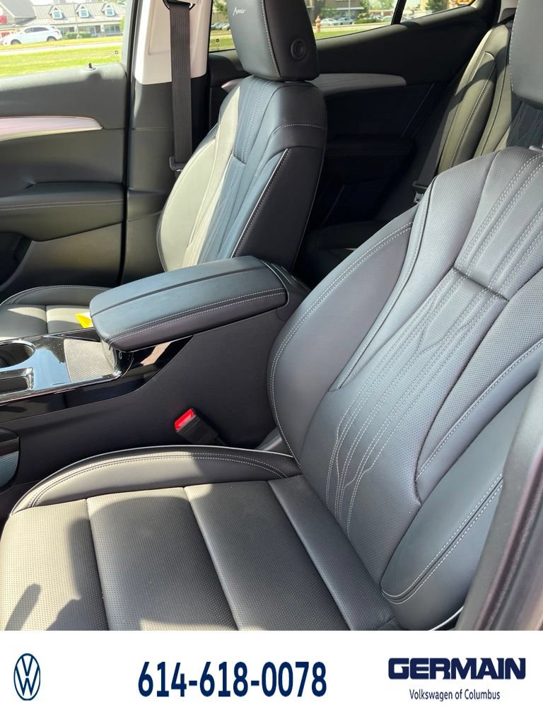 Used 2025 Buick Envision Avenir AWD/4WD image 25