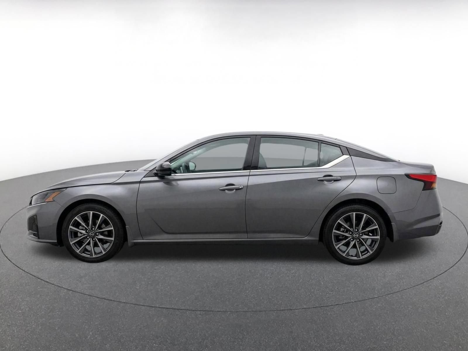 Used 2025 Nissan Altima 2.5 SV FWD image 5