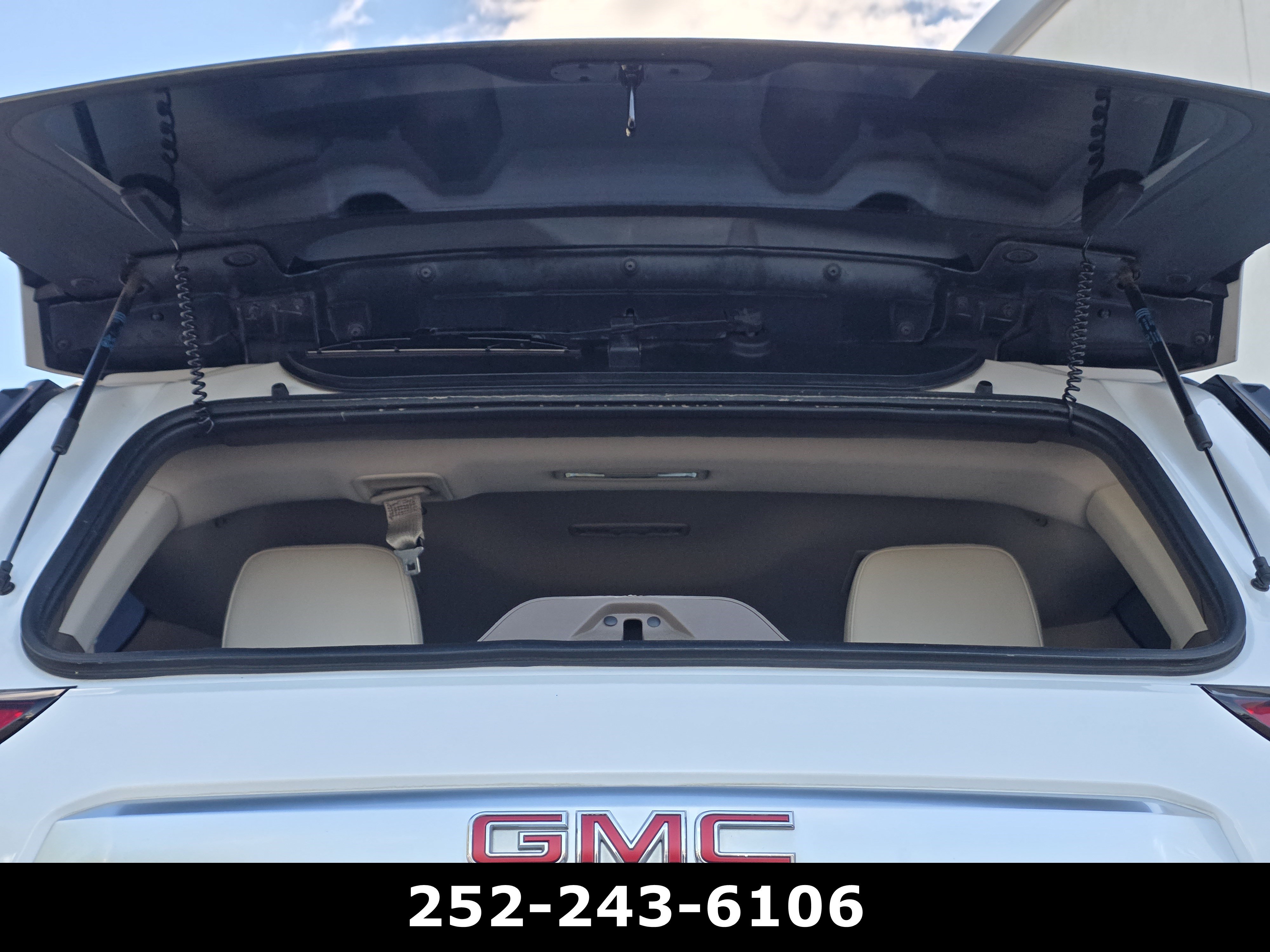 Used 2021 GMC Yukon Denali w/ Denali Premium Package AWD/4WD image 39
