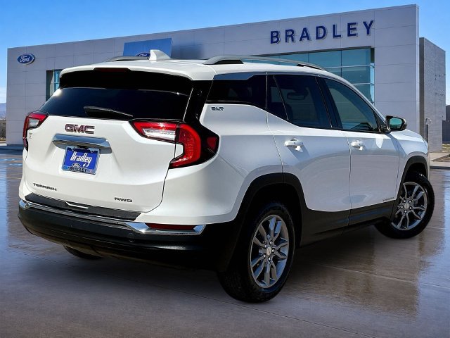 Used 2022 GMC Terrain SLT w/ LPO, Floor Liner Package AWD/4WD image 7