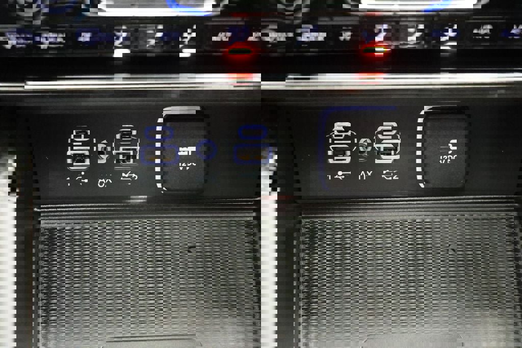 Used 2023 Jeep Grand Cherokee Altitude AWD/4WD image 24