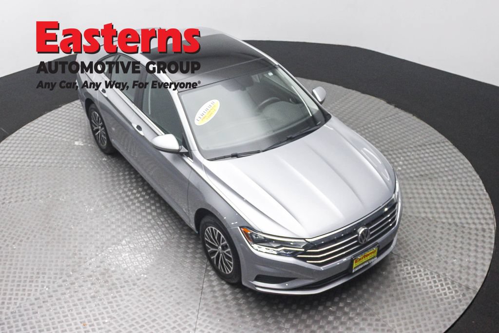 Used 2020 Volkswagen Jetta SE w/ SE Cold Weather Package FWD image 3