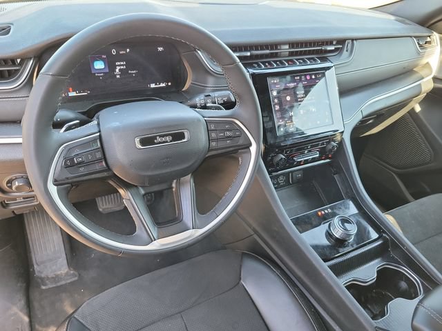 Used 2024 Jeep Grand Cherokee Altitude AWD/4WD image 9