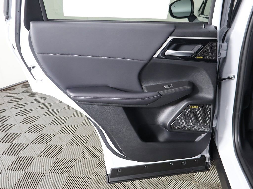 New 2026 Mitsubishi Outlander SE image 30