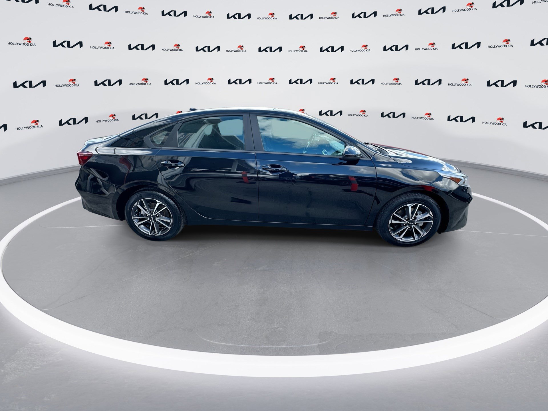 Used 2022 Kia Forte LXS image 9