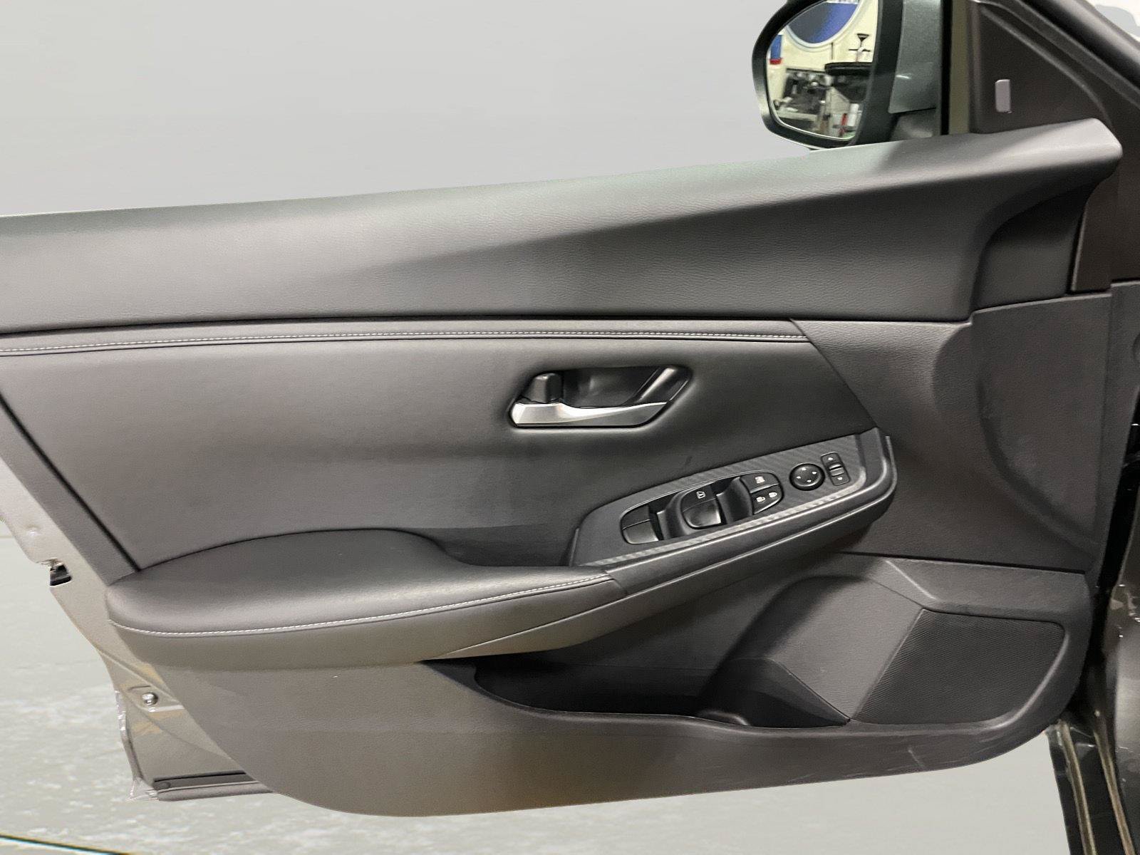 Used 2024 Nissan Sentra SV FWD image 31