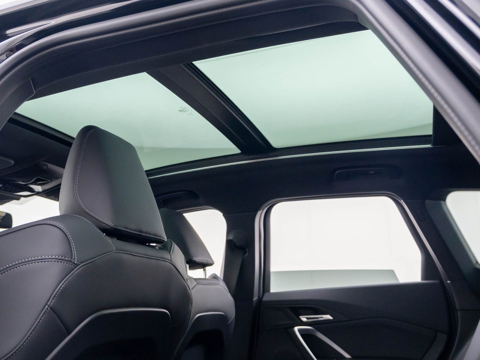 Certified 2025 BMW X1 xDrive28i w/ Technology Package image 18