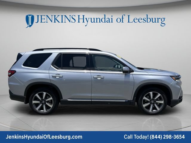 Used 2023 Honda Pilot Touring image 3