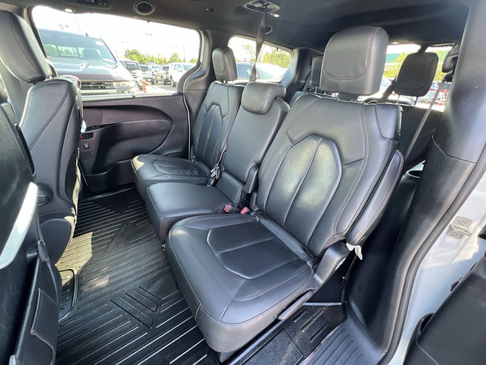 Used 2020 Chrysler Pacifica Touring-L FWD image 33