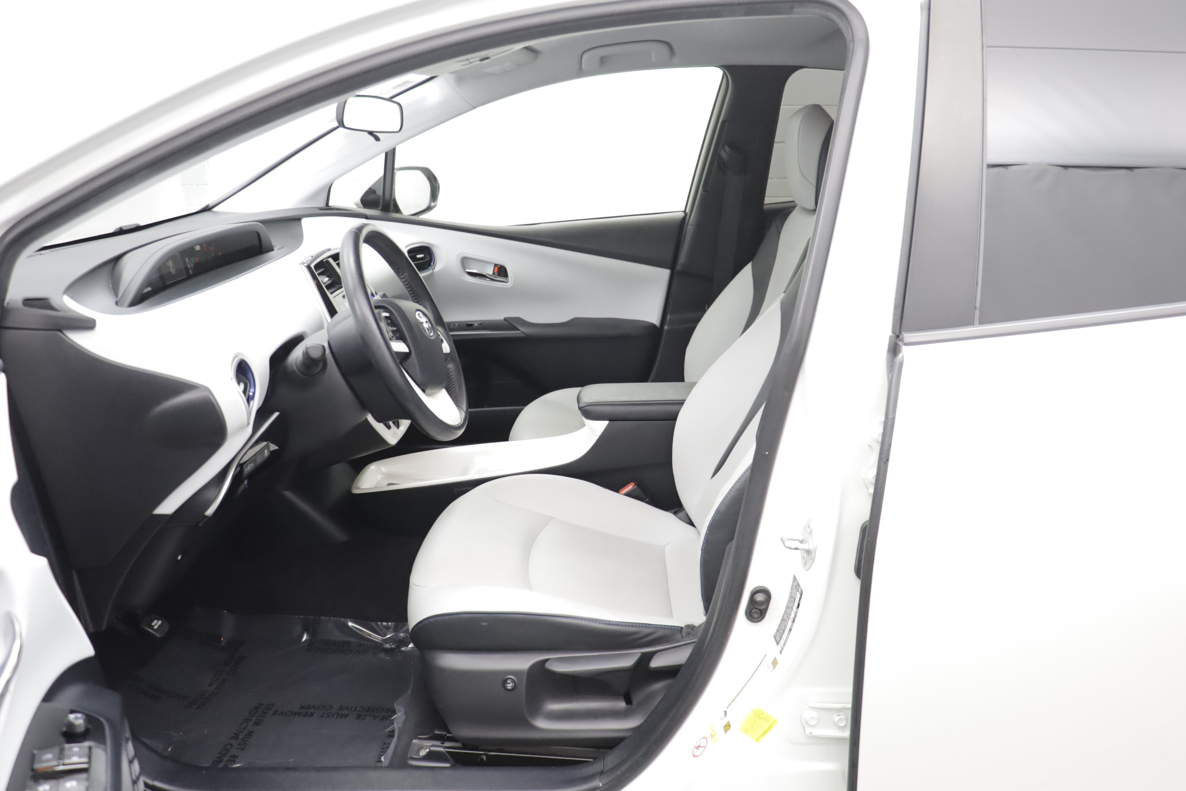 Used 2017 Toyota Prius Three Touring w/ Carpet Mat Package FWD image 5