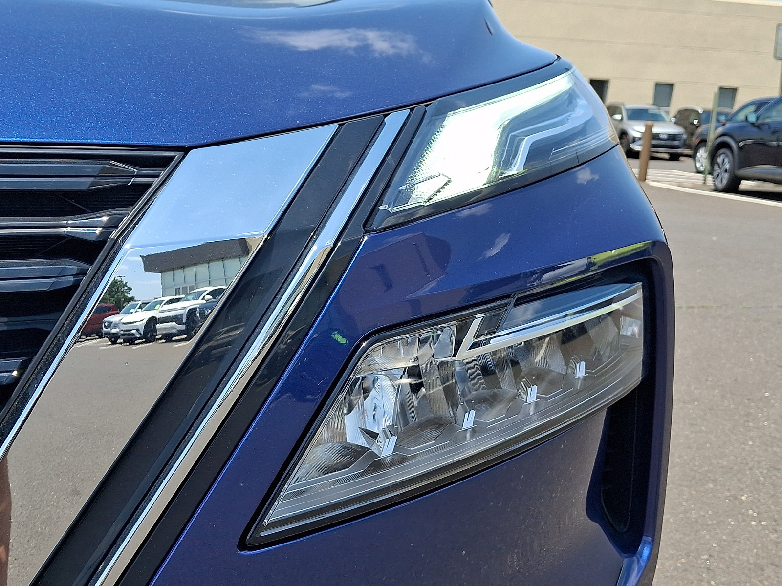 Used 2022 Nissan Rogue Platinum w/ Head-Up Display Package AWD/4WD image 9