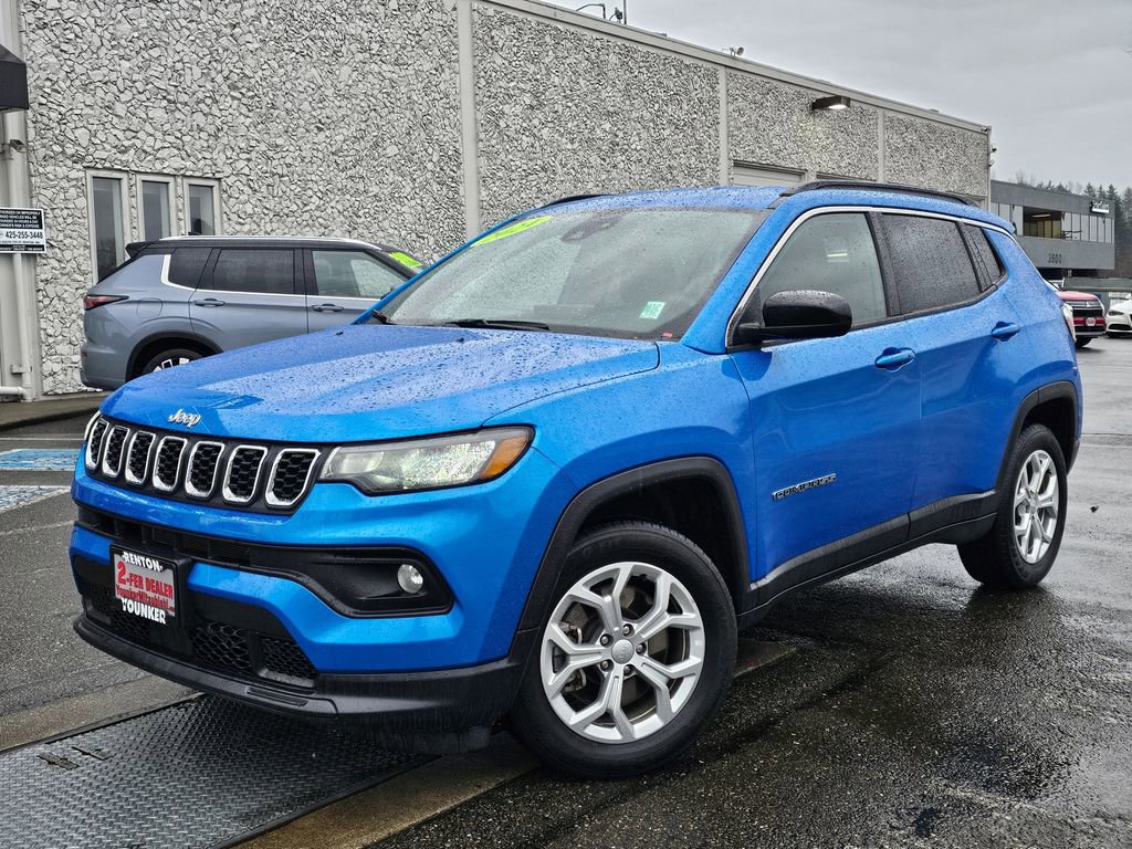 Used 2024 Jeep Compass Latitude AWD/4WD image 1