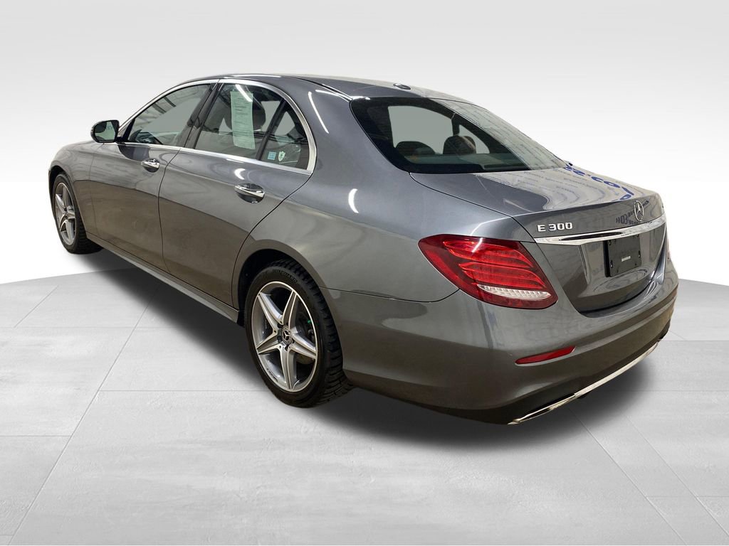 Used 2019 Mercedes-Benz E 300 4MATIC image 2