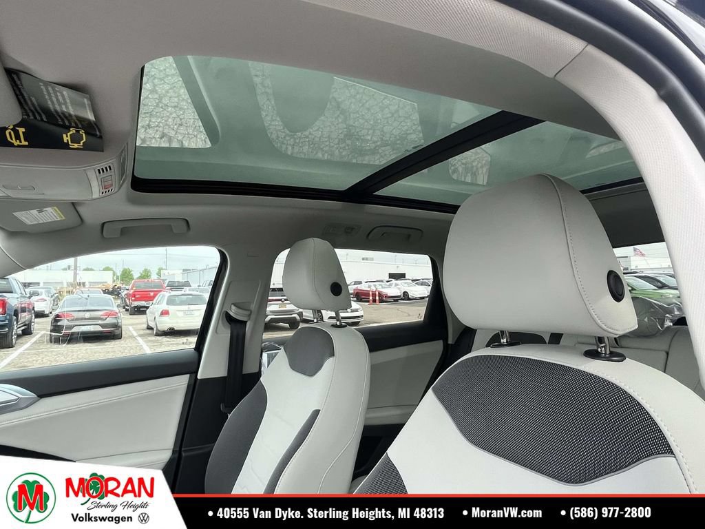 Used 2026 Volkswagen Taos SE AWD/4WD image 16
