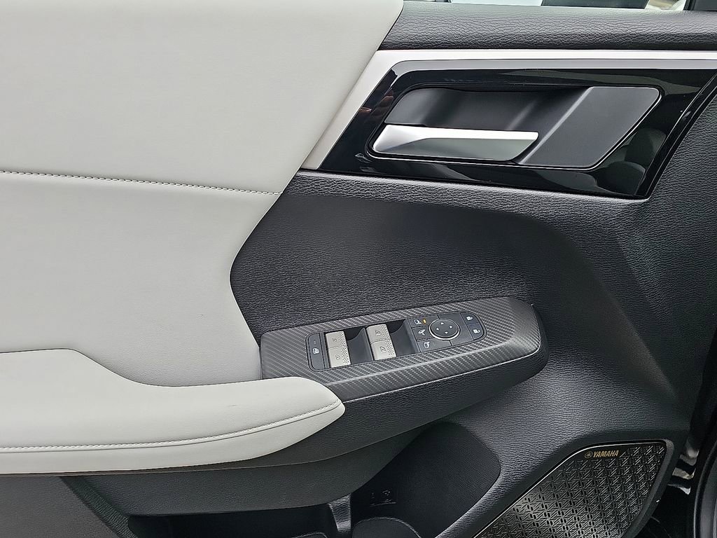 New 2026 Mitsubishi Outlander SE image 8