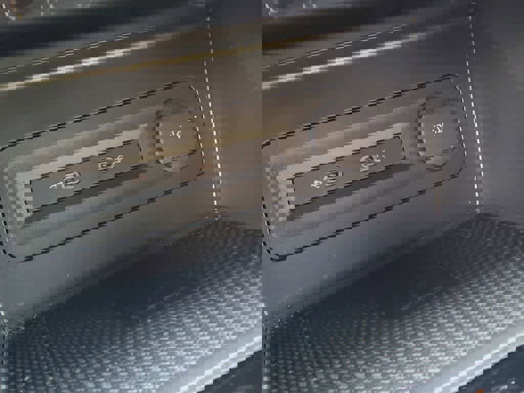 Used 2023 Volkswagen Atlas Cross Sport SE w/ Black Wheel Package image 29