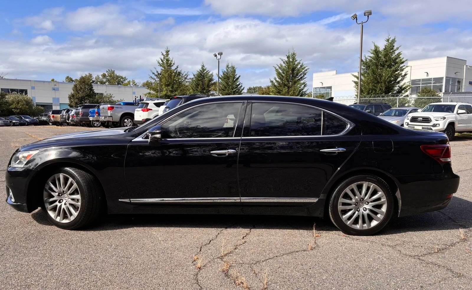 Used 2013 Lexus LS 460 L w/ All-Weather Pkg RWD image 8