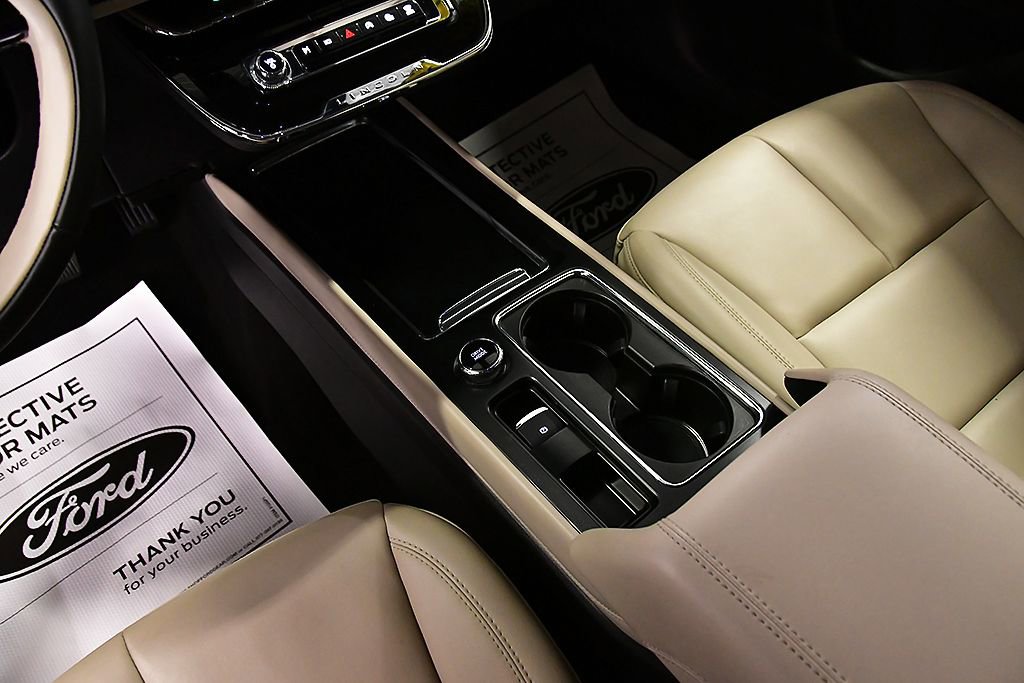 Used 2025 Lincoln Corsair AWD image 22