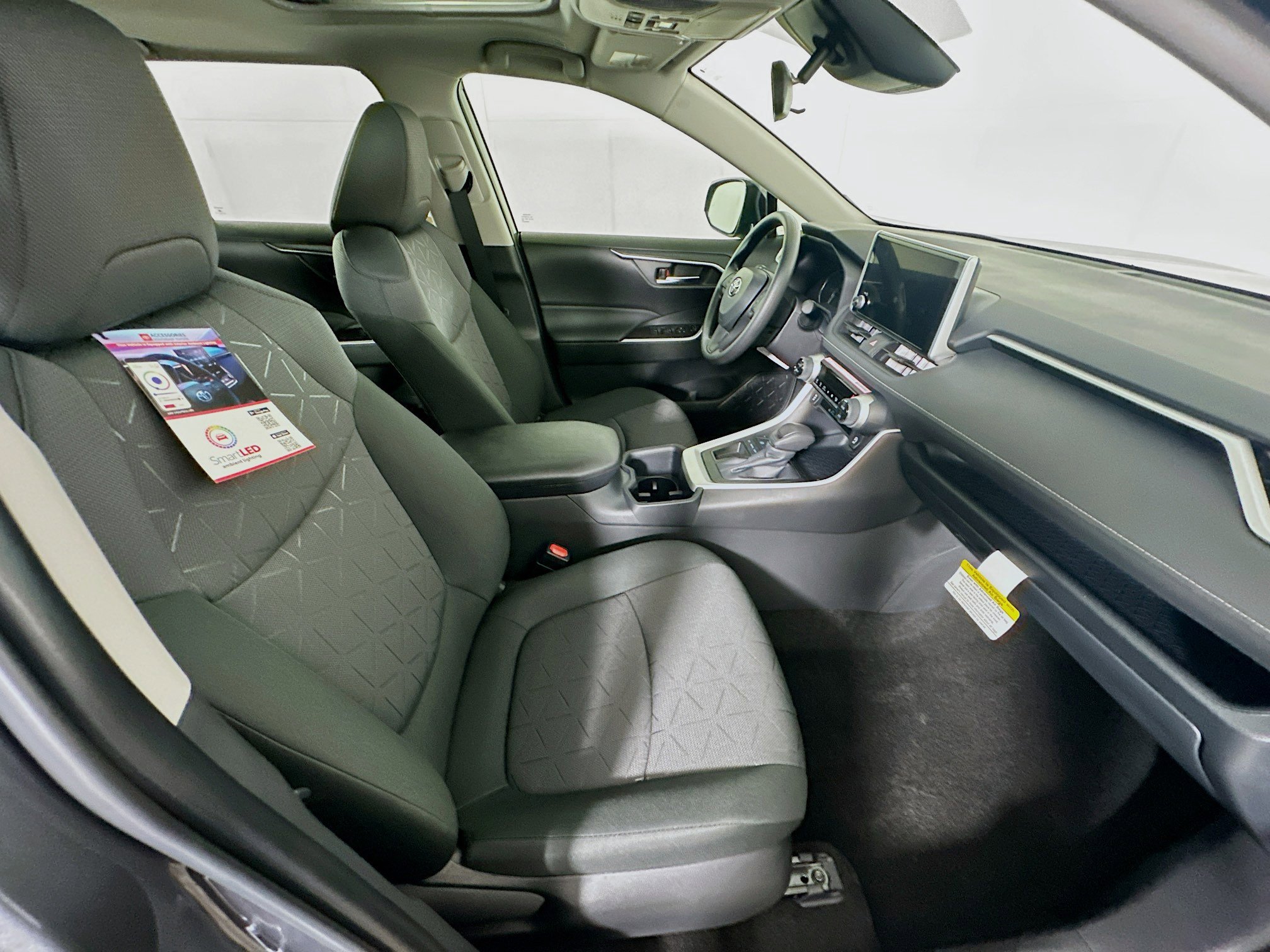 Used 2025 Toyota RAV4 XLE w/ Convenience Package FWD image 31