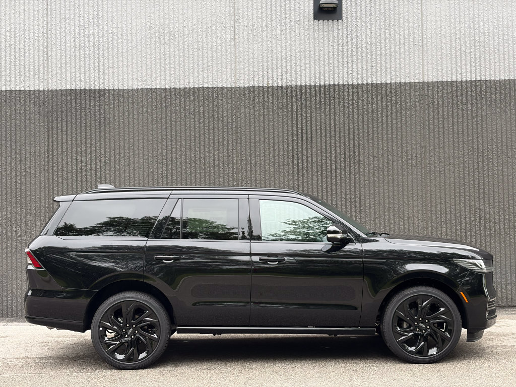 New 2027 Lincoln Navigator Reserve w/ Jet Appearance Package AWD/4WD image 8