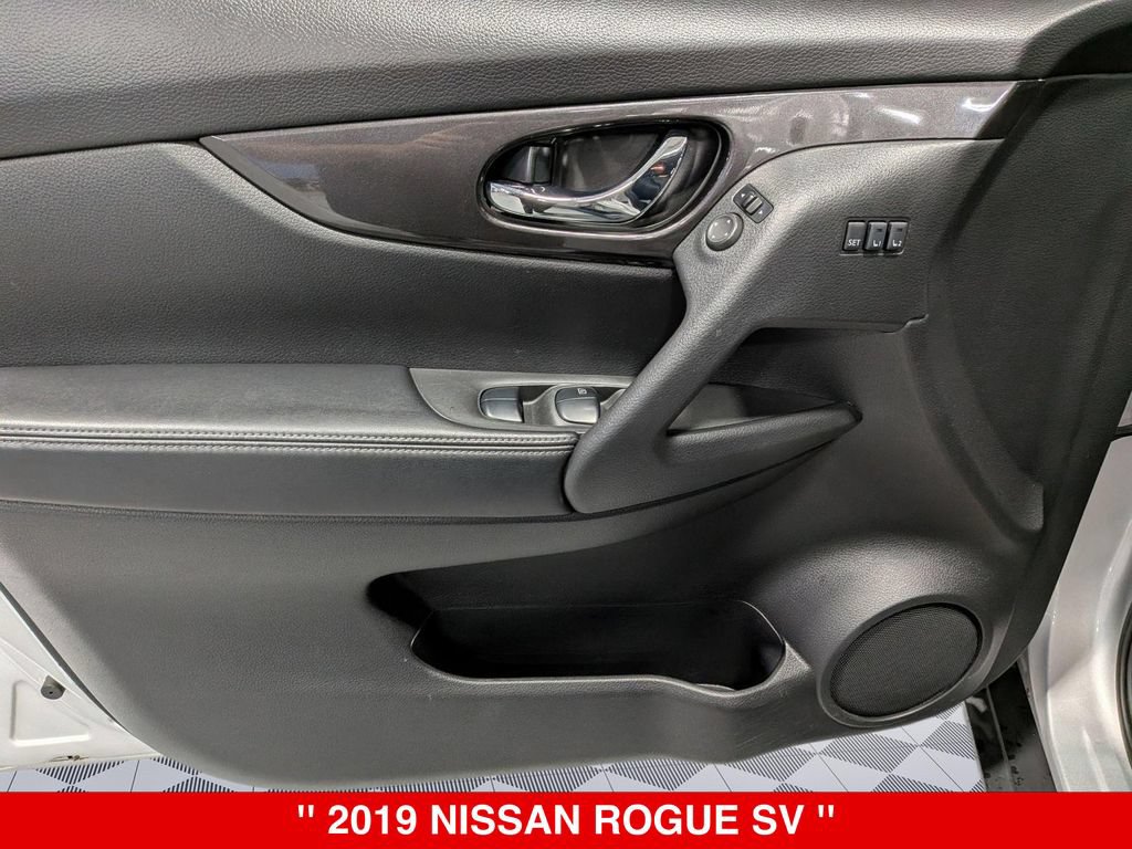 Used 2019 Nissan Rogue SV w/ Premium Package AWD/4WD image 14