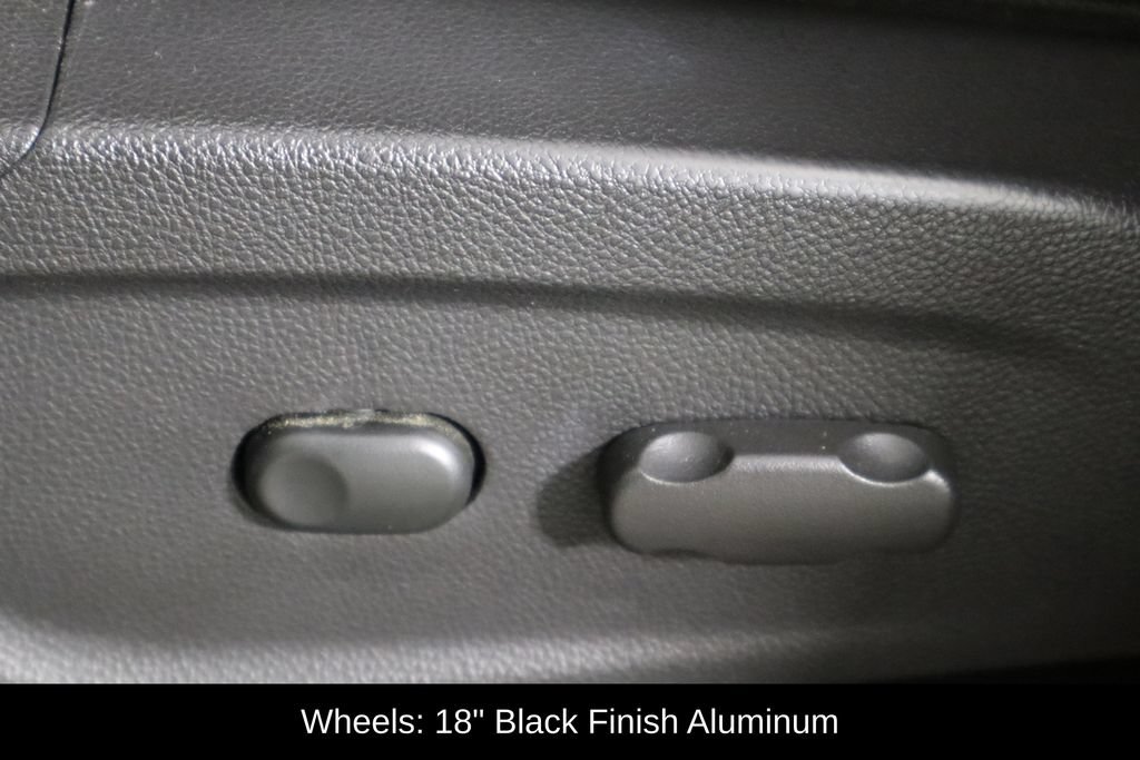 Used 2020 Chevrolet Trax LT FWD image 23