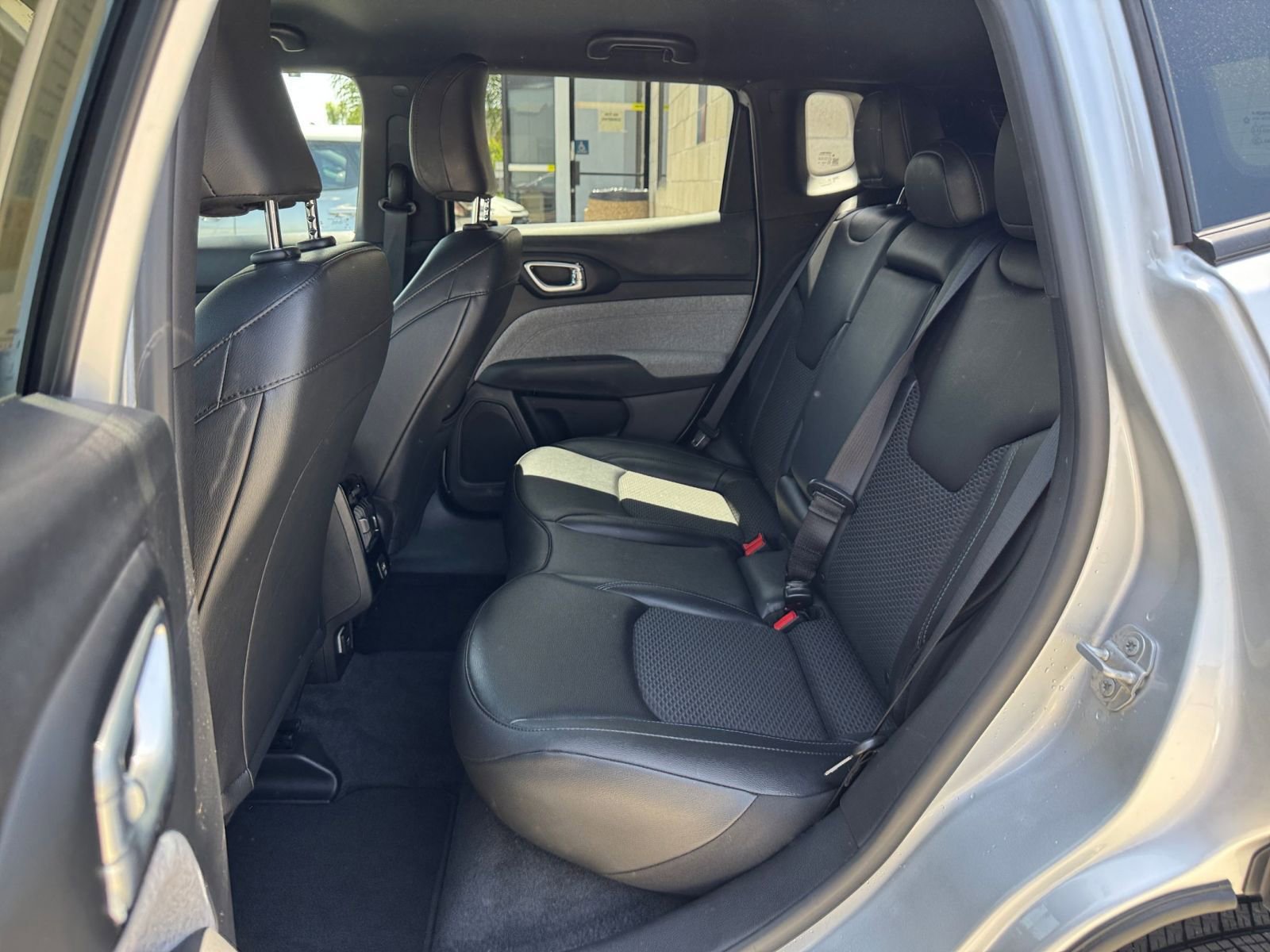 Used 2025 Jeep Compass Latitude AWD/4WD image 25