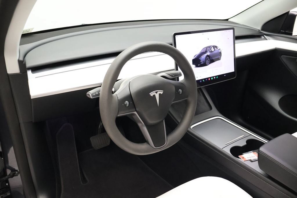 Used 2025 Tesla Model Y Long Range RWD image 15