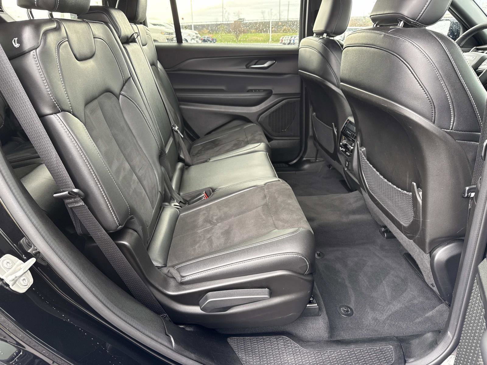 Used 2024 Jeep Grand Cherokee L Laredo AWD/4WD image 20