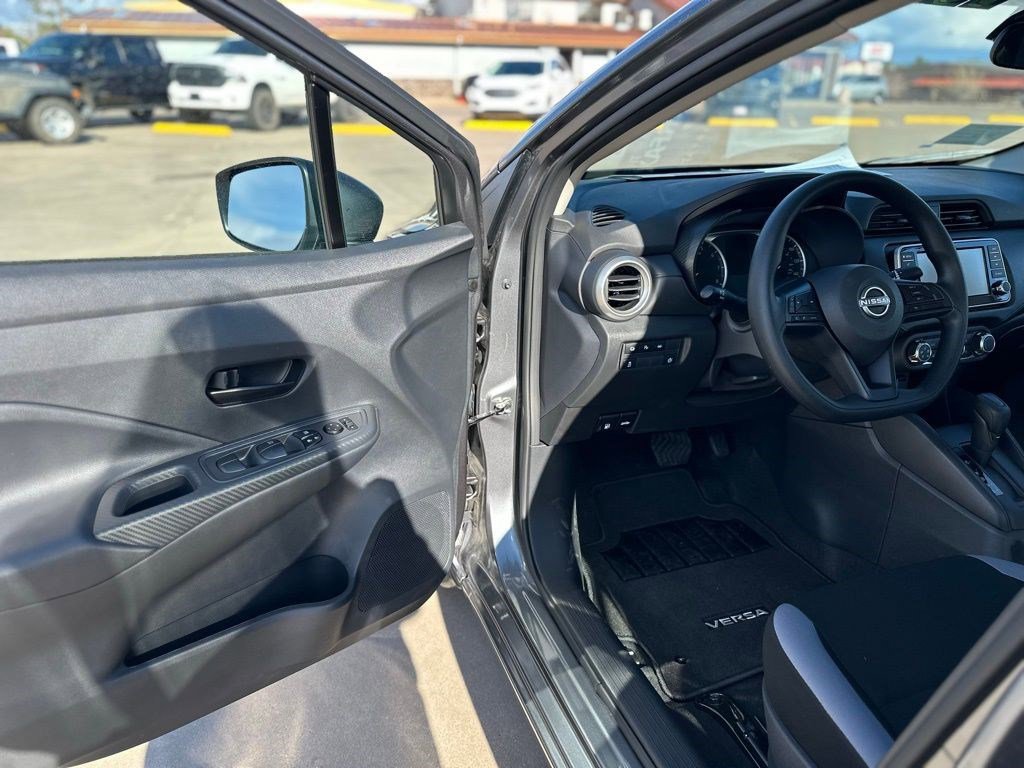 Used 2025 Nissan Versa S w/ Trunk Package image 13
