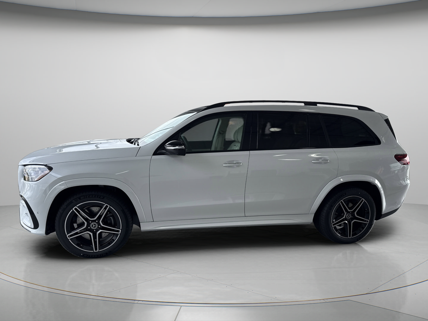 Certified 2026 Mercedes-Benz GLS 450 4MATIC image 2