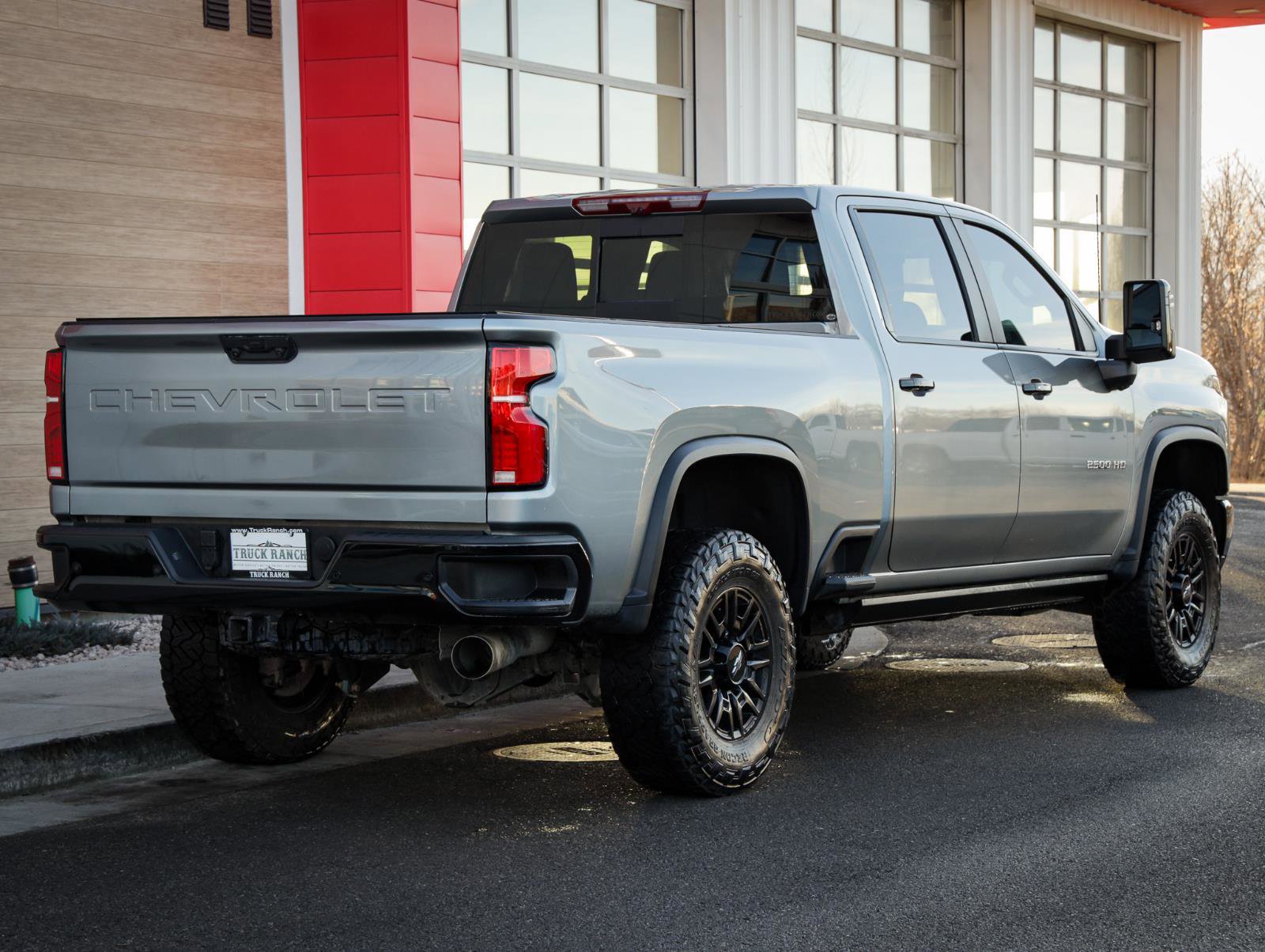 Used 2024 Chevrolet Silverado 2500 ZR2 w/ Technology Package image 3