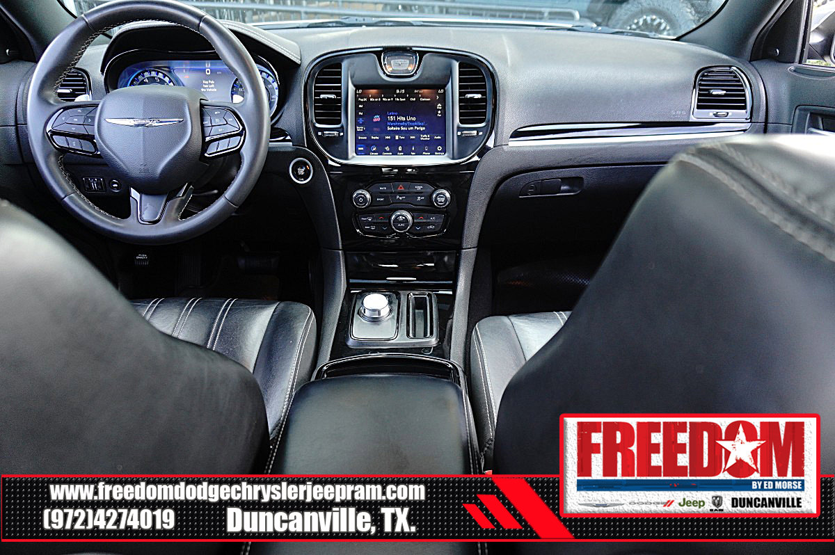 Used 2023 Chrysler 300 S RWD image 11