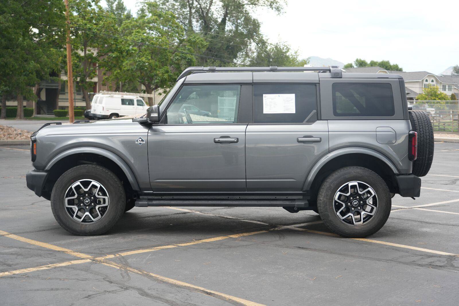 Used 2024 Ford Bronco Outer Banks AWD/4WD image 2