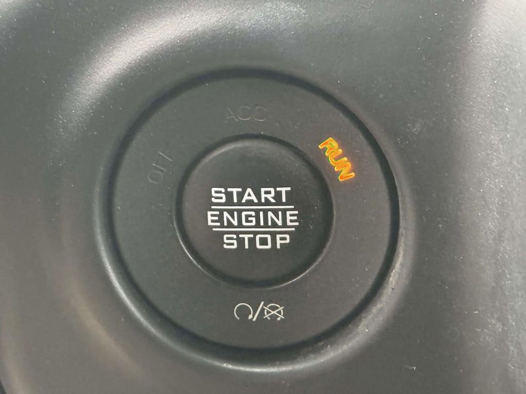 Used 2020 Jeep Gladiator Sport image 27