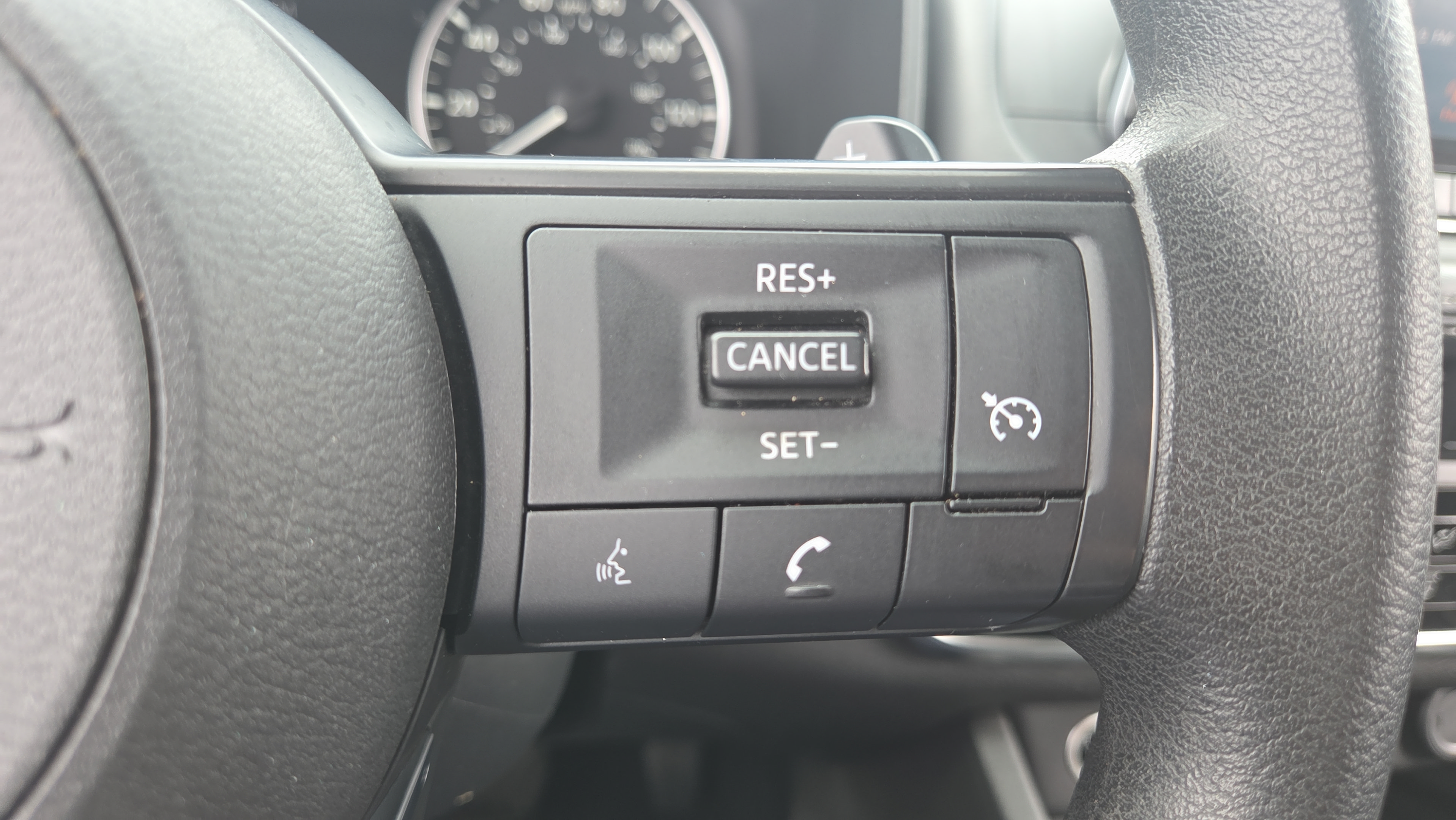 Used 2023 Nissan Rogue S AWD/4WD image 23