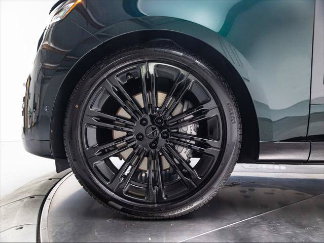 New 2026 Land Rover Range Rover Long Wheelbase SE AWD/4WD image 13
