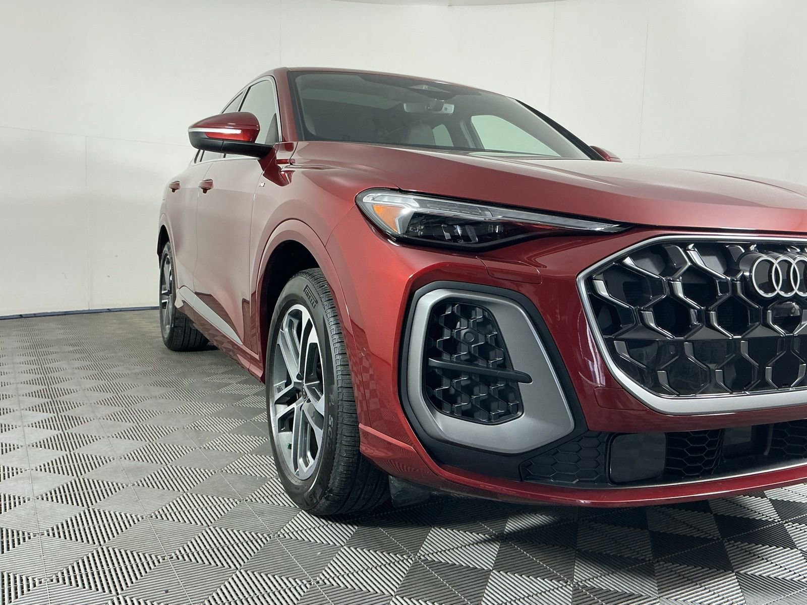 Used 2025 Audi Q5 Prestige AWD/4WD image 3