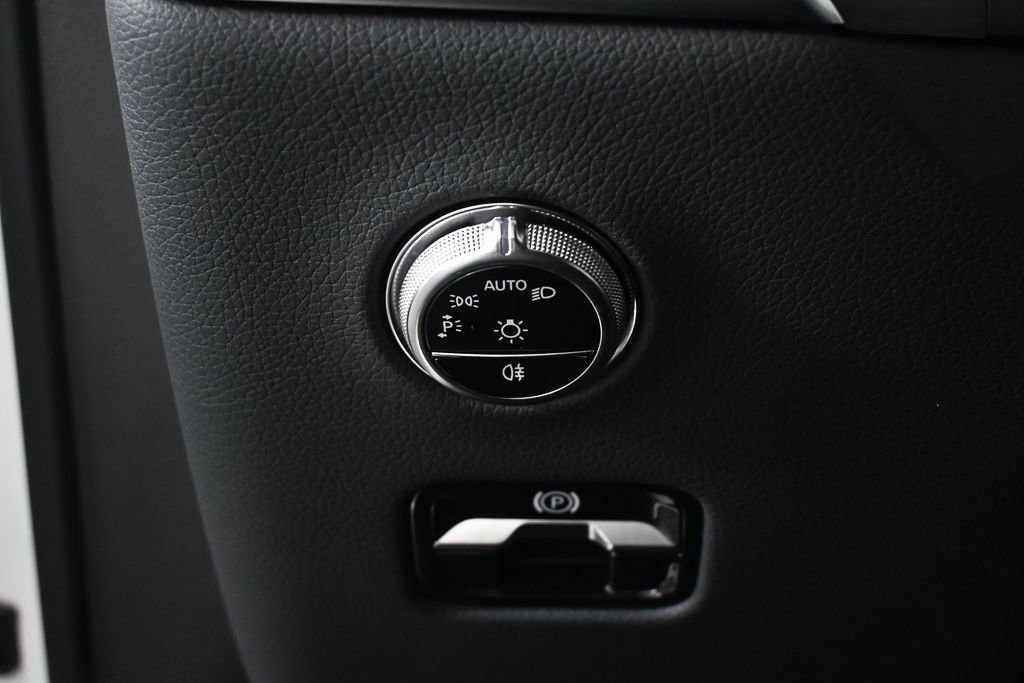 Certified 2025 Mercedes-Benz GLC 300 4MATIC image 9