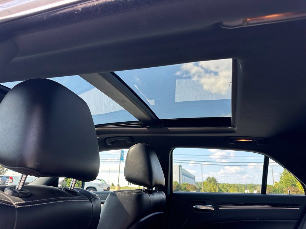 Used 2022 Chrysler 300 S RWD image 6