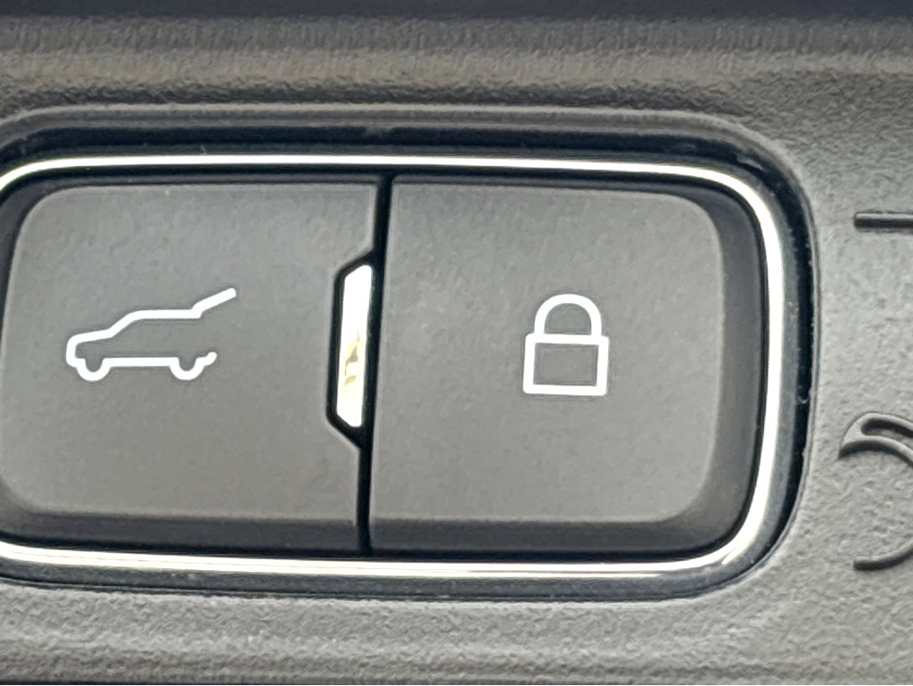 Used 2021 Ford Explorer XLT w/ Equipment Group 202A image 15