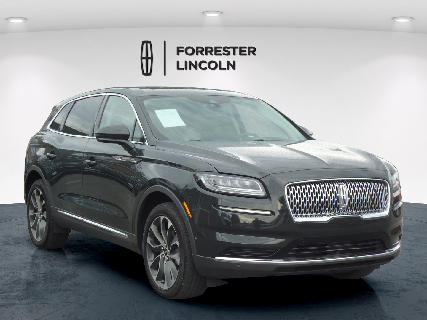 Used 2023 Lincoln Nautilus Reserve w/ Equipment Group 201A AWD/4WD image 1