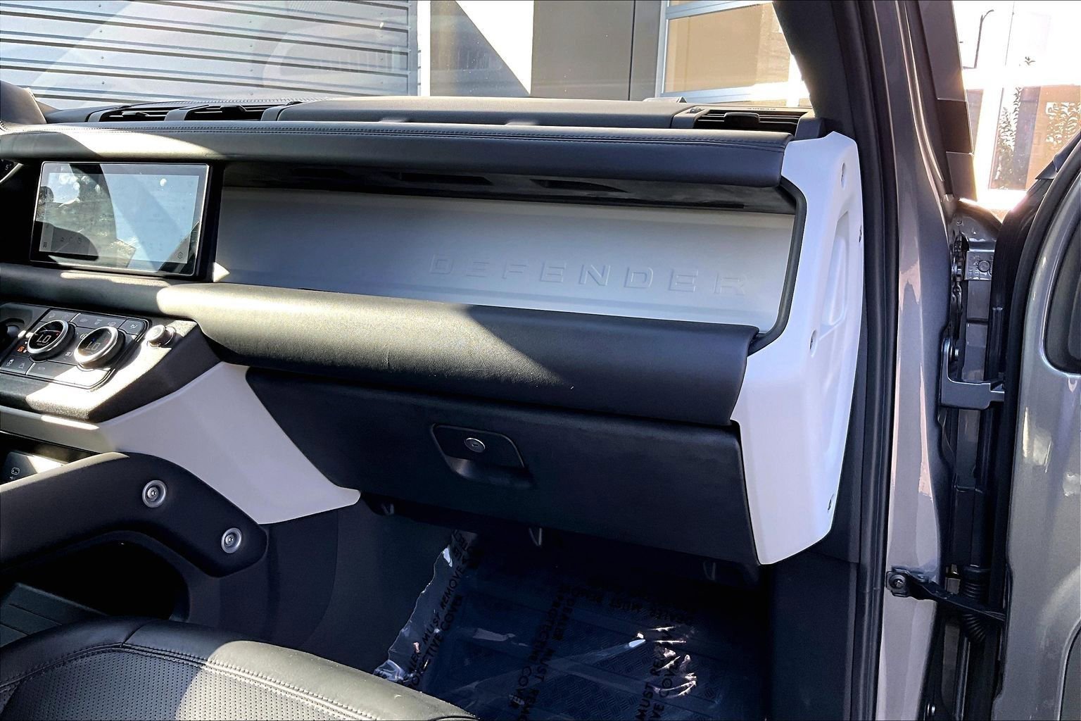 Used 2020 Land Rover Defender 110 First Edition AWD/4WD image 16