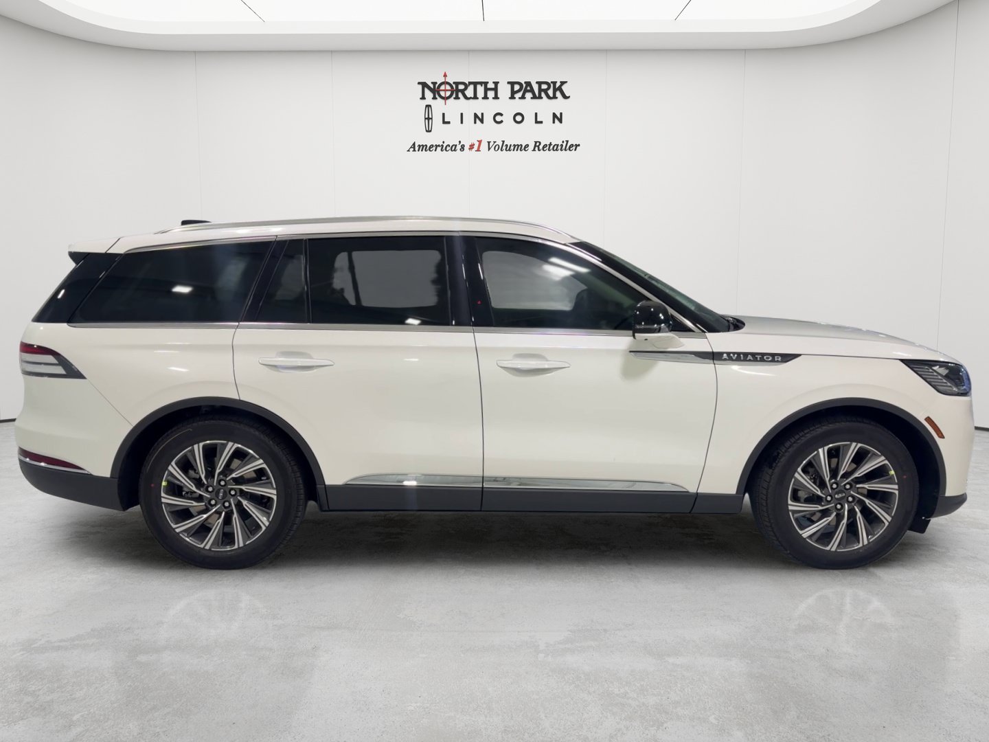 New 2027 Lincoln Aviator 2WD image 6