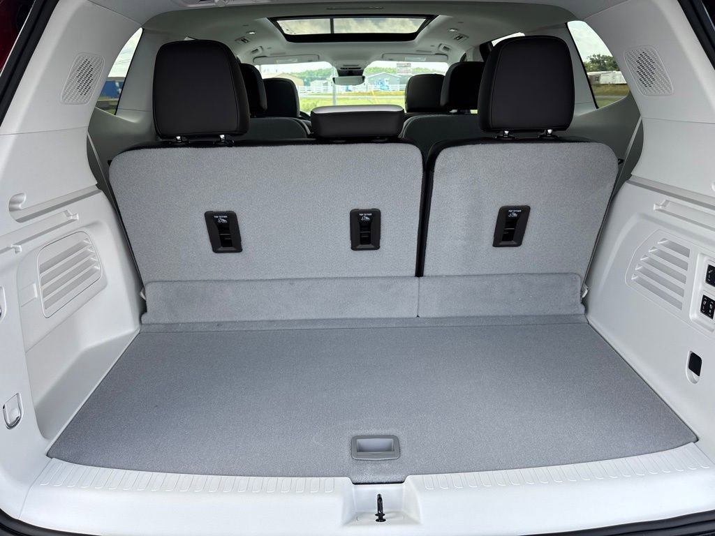 New 2026 GMC Acadia Denali w/ Super Cruise Package FWD image 5