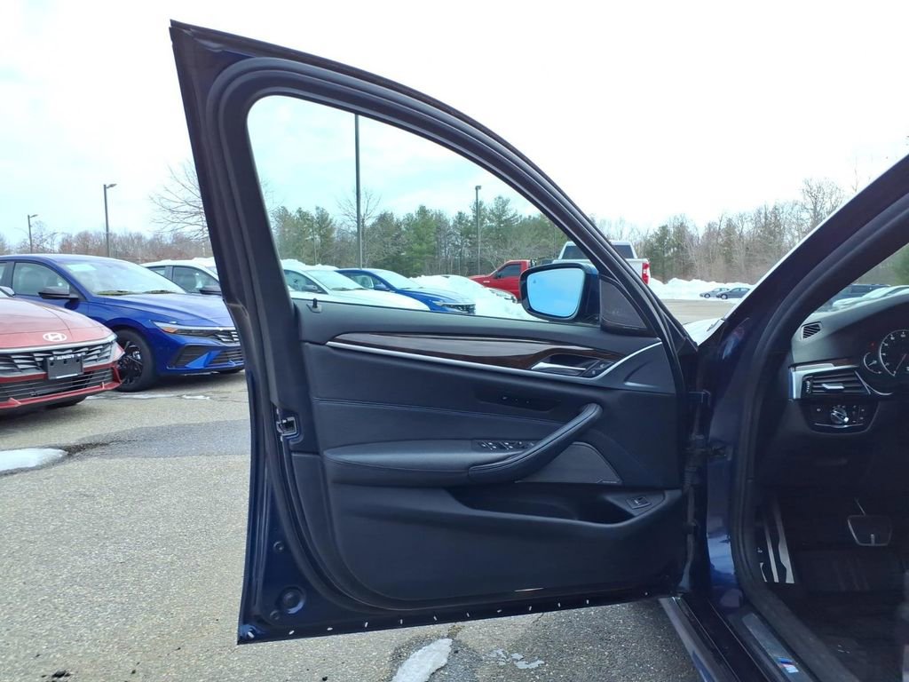 Used 2019 BMW 540i xDrive w/ M Sport Package image 27