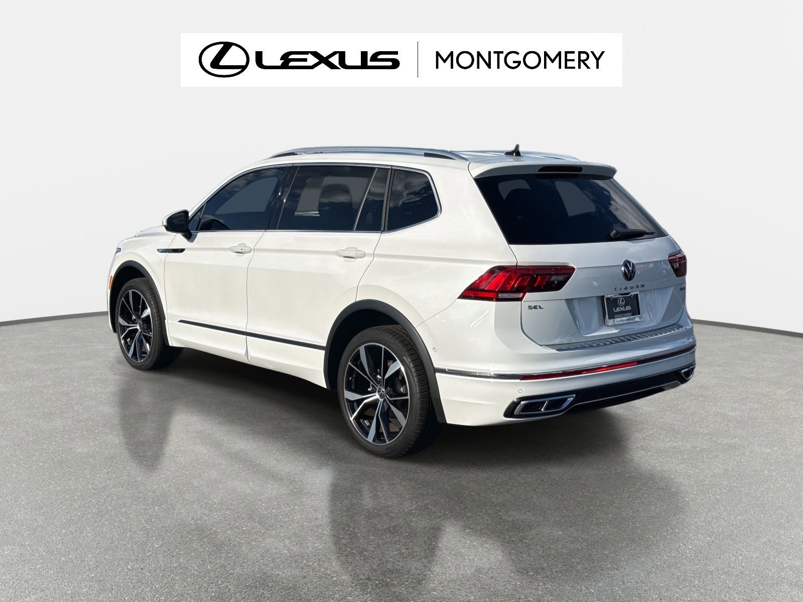 Used 2024 Volkswagen Tiguan SEL R-Line image 5